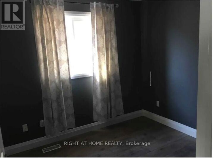 Property Photo:  28 Bloomington Drive  ON N1P 1J4 