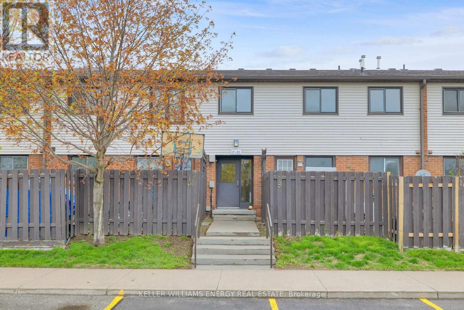 Property Photo:  960 Glen Street Unit#20  ON L1J 6E8 
