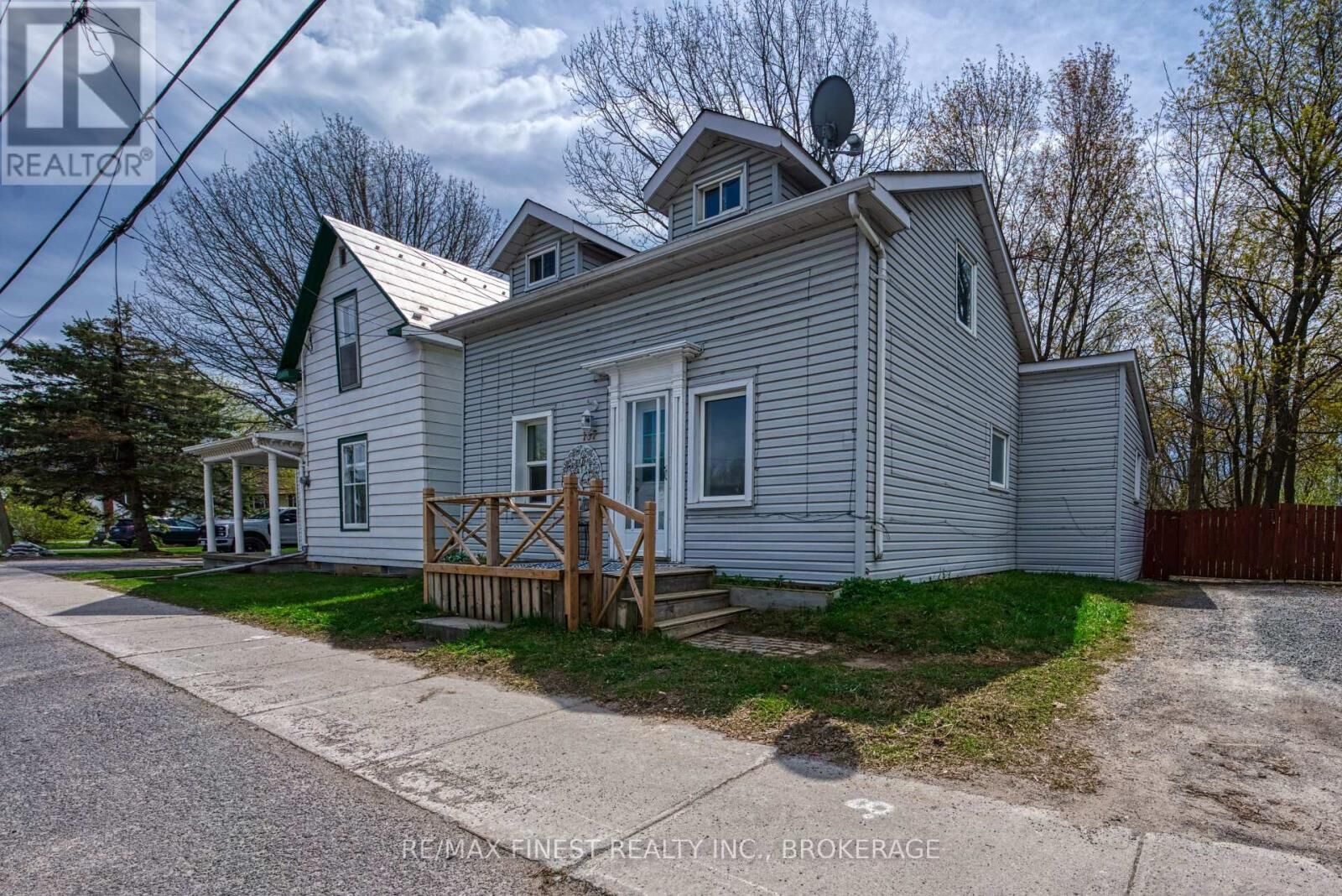 Property Photo:  167 Main Street  ON K0H 2H0 
