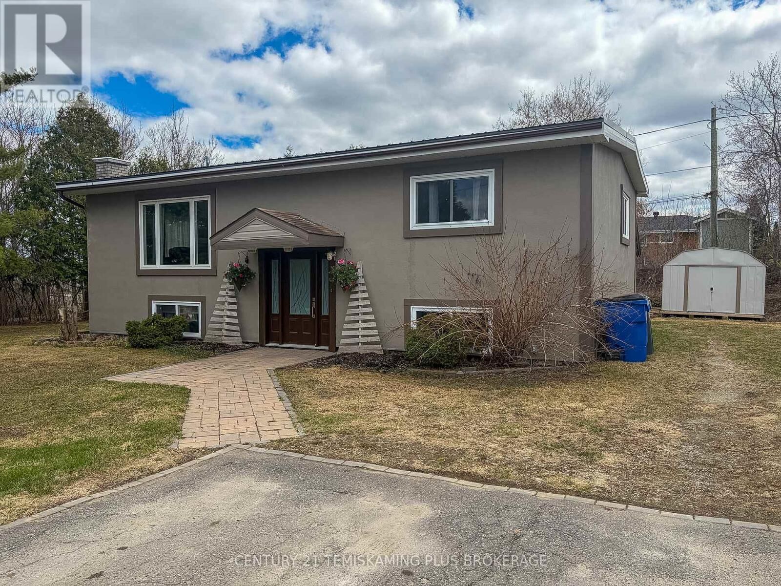 Property Photo:  494 Amwell Street  ON P0J 1K0 