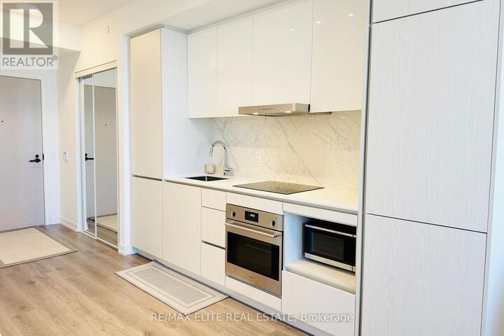 Property Photo:  28 Interchange Way 3307  ON L4K 0P8 