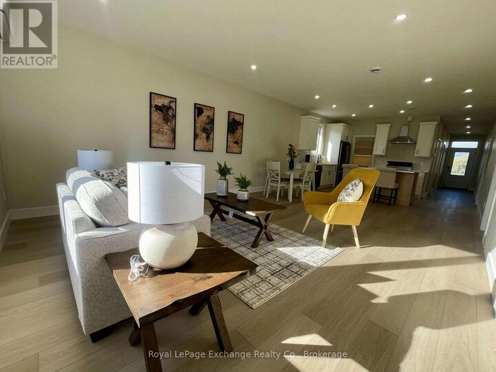 Property Photo:  12 West Mercedes Crescent North  ON N2Z 1G8 