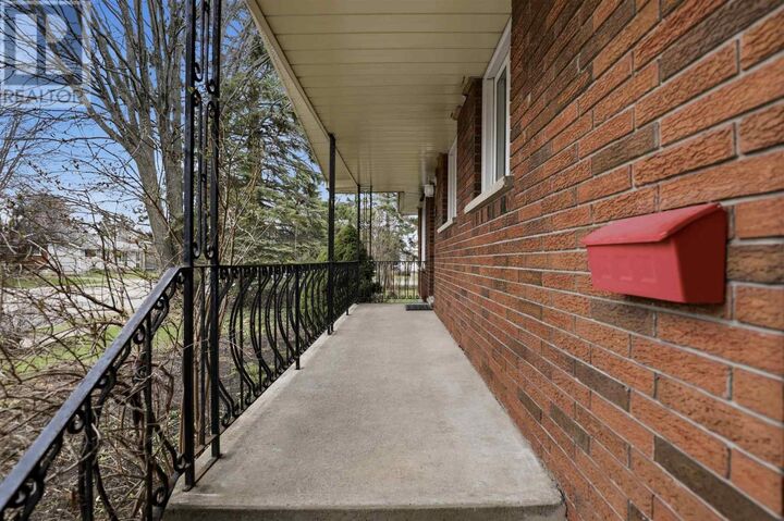 Property Photo:  221 Chambers Ave  ON P6A 4V2 