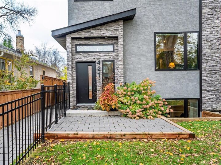 Property Photo:  421 Rosedale Avenue  MB R3L 1M1 