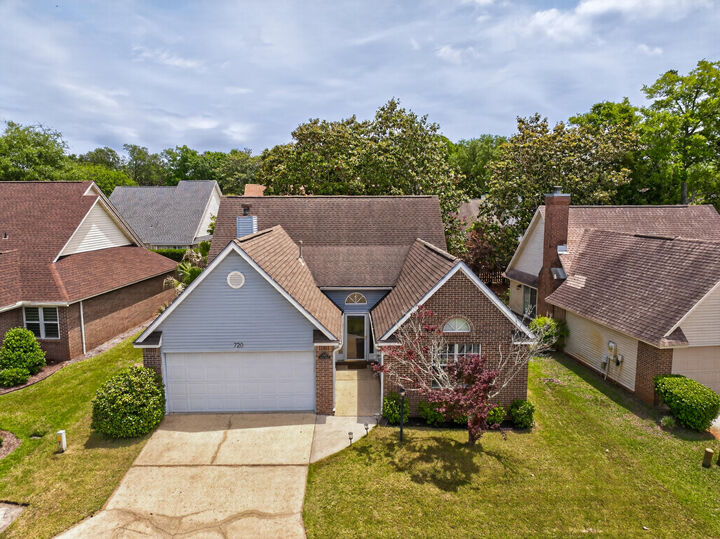 Property Photo:  720 Putter Drive  FL 32578 