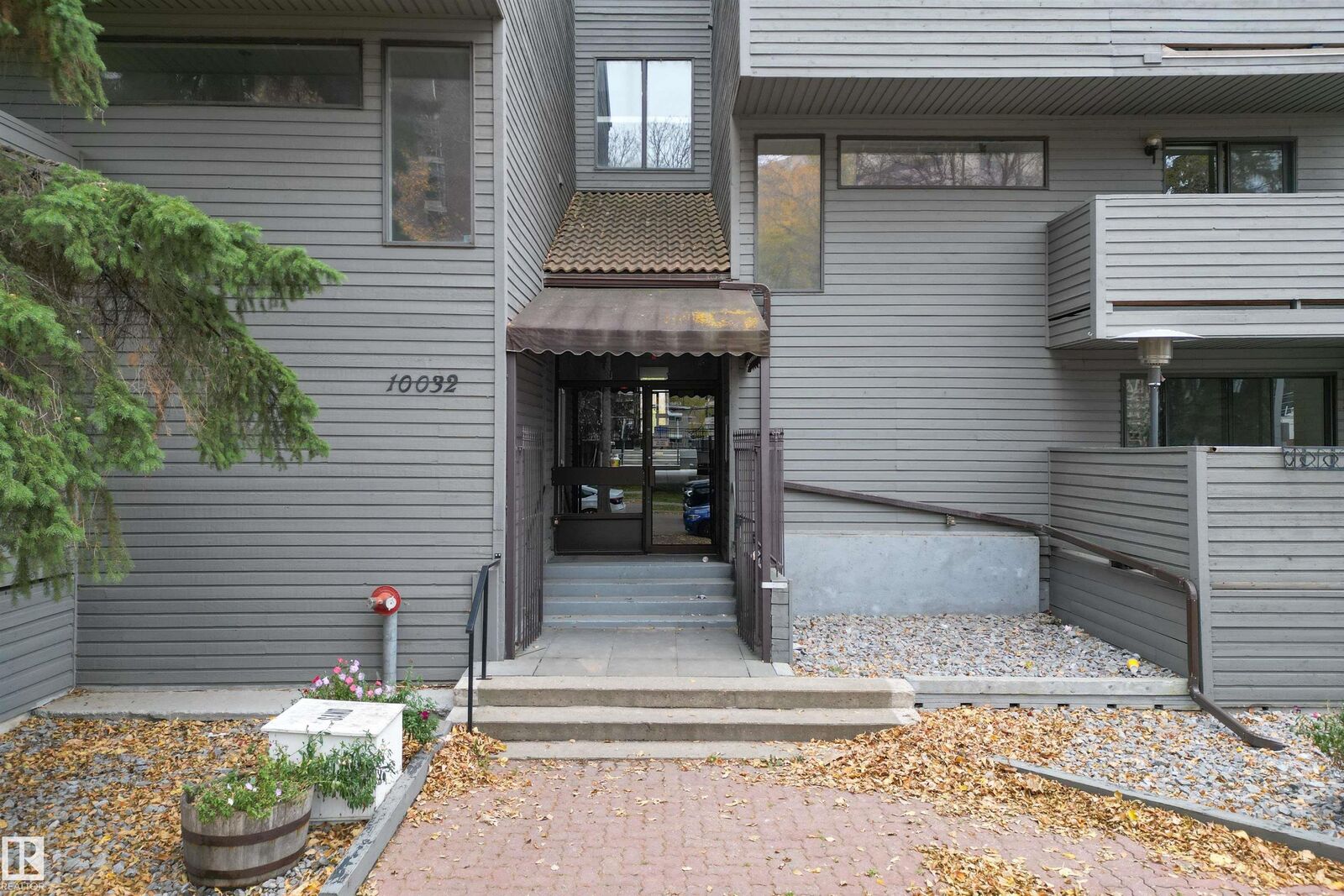 Property Photo:  10032 113 Street NW 1  AB T5K 1N8 
