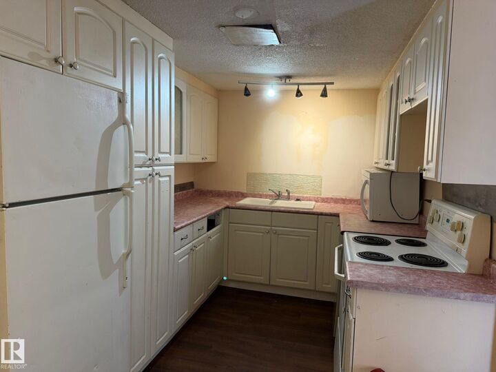 Property Photo:  163 Mayfair Mews Mews NW  AB T5E 5R7 