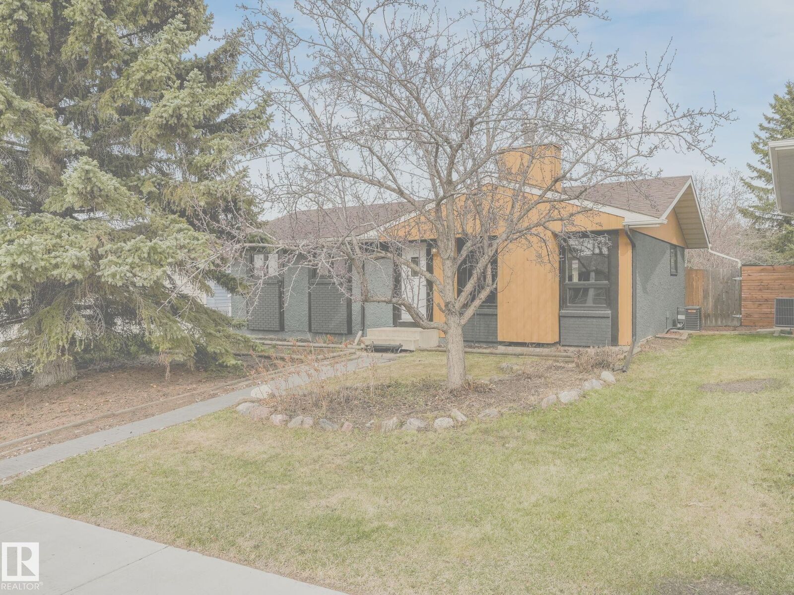 Property Photo:  37 Woodstock Drive  AB T8A 4C4 