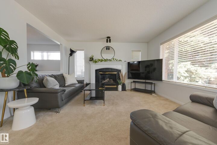 Property Photo:  2061 Haddow Drive NW  AB T6R 2X6 