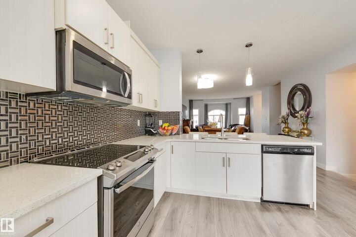 Property Photo:  66 723 172 Street SW  AB T6W 1A5 