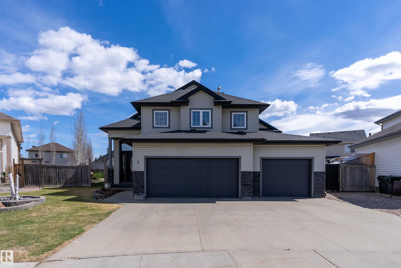 Property Photo:  7 Huntington Bay  AB T7X 4K7 