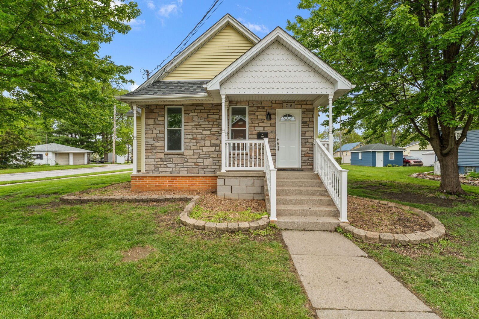 Property Photo:  718 N Grant Street  IN 46307 