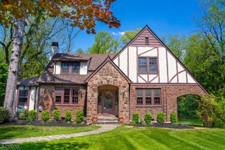 Property Photo:  184 Old Short Hills Rd  NJ 07078 