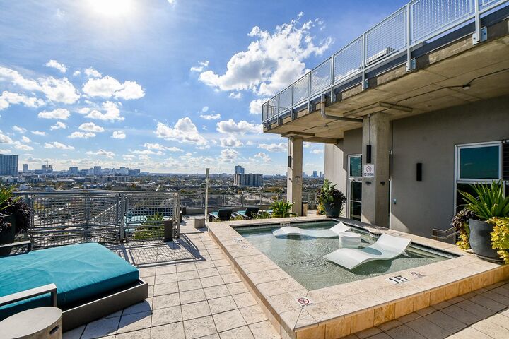 Property Photo: 2000 Bagby Street 5441 TX 77002