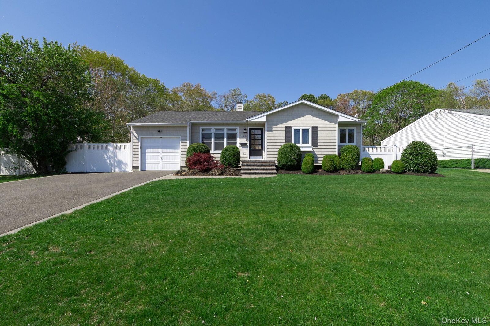 Property Photo:  149 Barton Lane  NY 11705 