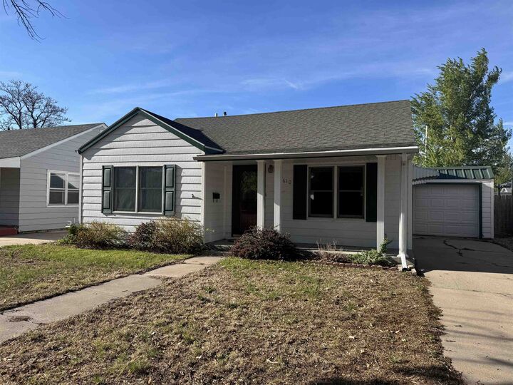 Property Photo: 1610 W 3rd St NE 69101