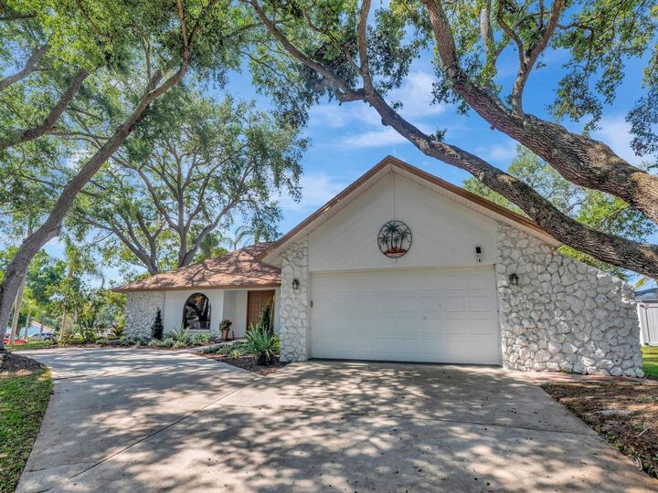 Property Photo:  2820 Valencia Lane W  FL 34684 