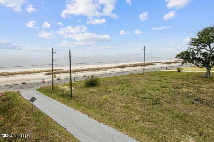 Property Photo:  517 N Beach Boulevard  MS 39576 