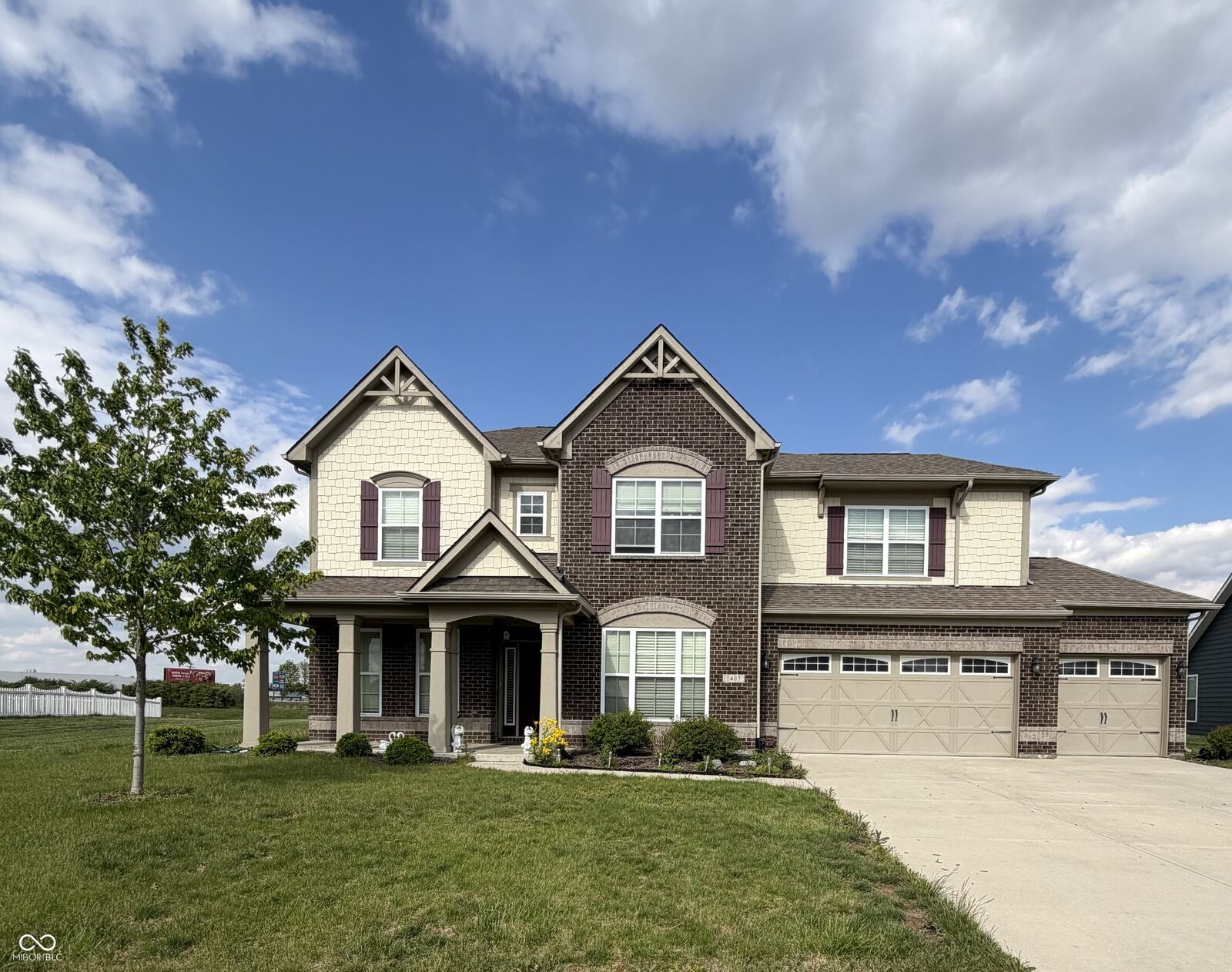 Property Photo:  1407 Classic Avenue  IN 46143 