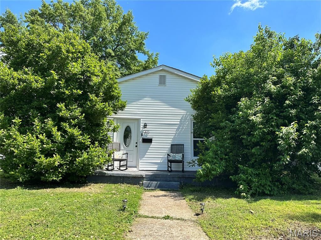 Property Photo:  40 N Missouri Avenue  IL 62220 