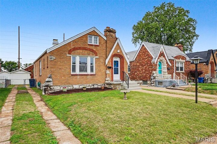 Property Photo:  707 Bellavilla Drive  MO 63125 