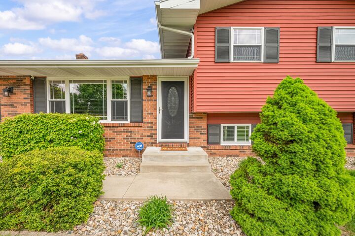 Property Photo:  821 E Park Drive  MI 49120 