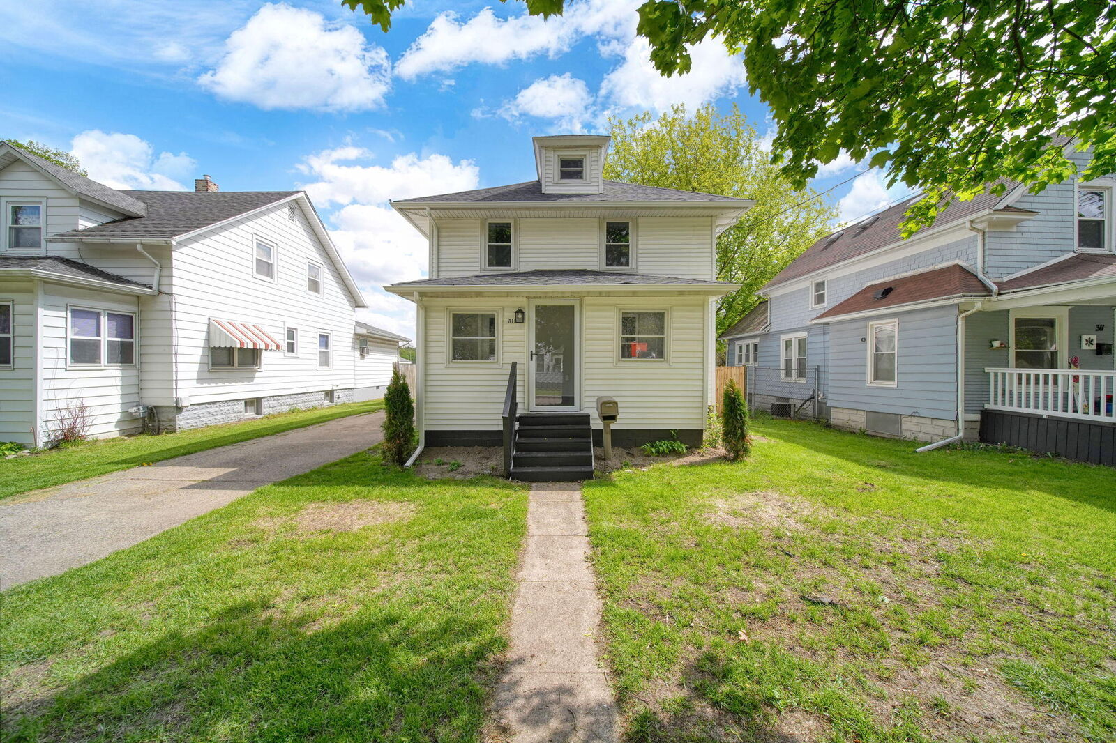 Property Photo: 313 E Argyle Street MI 49202
