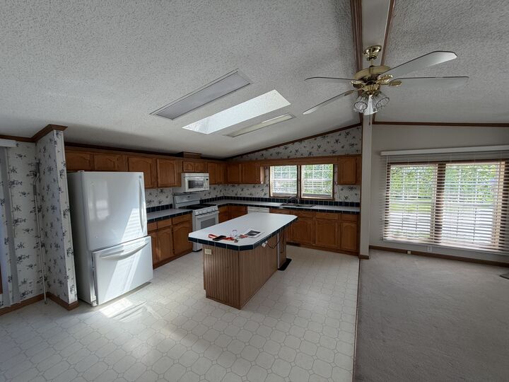 Property Photo: 16 Oriole Lane IL 60401