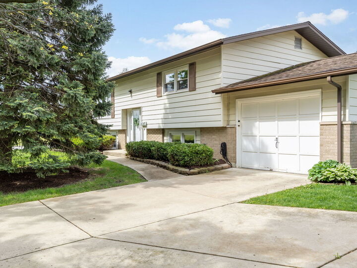 Property Photo:  