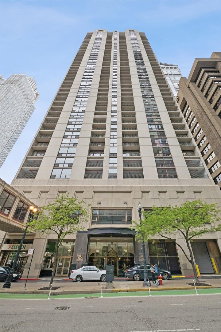 Property Photo:  200 N Dearborn Street 1007  IL 60601 