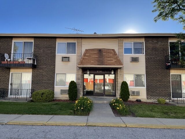 Property Photo:  8816 N Western Avenue 2F  IL 60016 