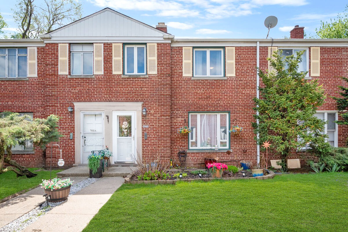 Property Photo:  7511 N Bell Avenue B  IL 60645 