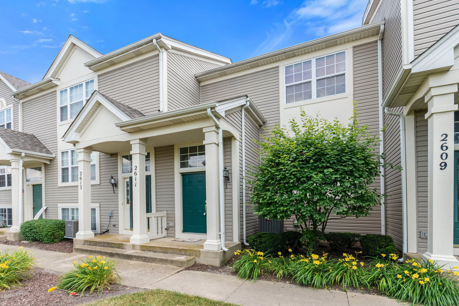 Property Photo:  2611 Canyon Drive 2611  IL 60586 