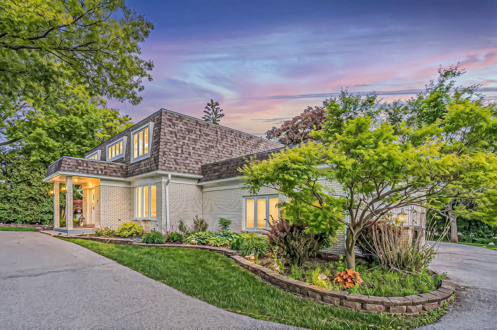 Property Photo: 15 Devonshire Drive IL 60523