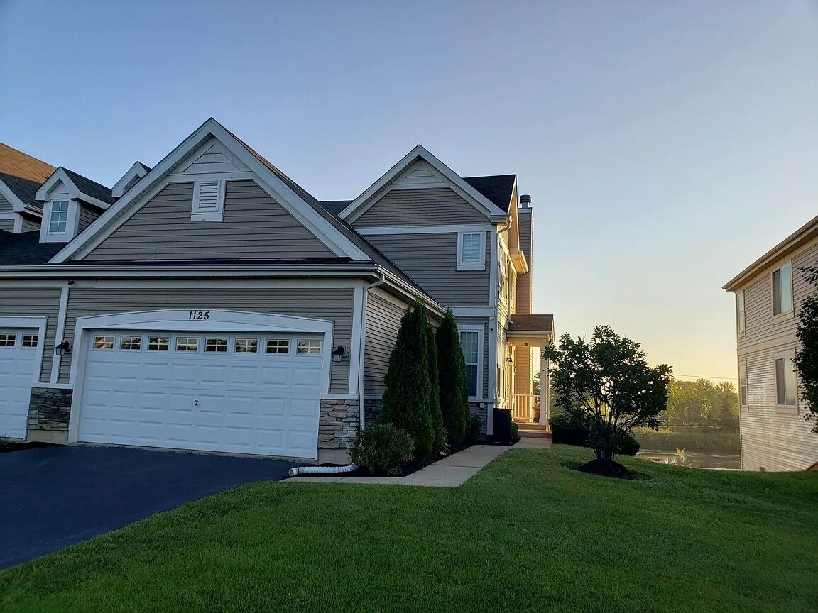 Property Photo:  1125 Hampton Lane  IL 60560 