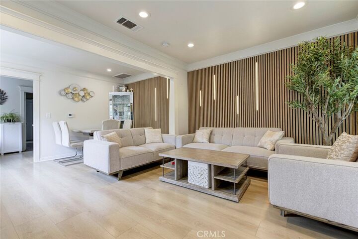 Property Photo:  466 Vine  CA 91204 
