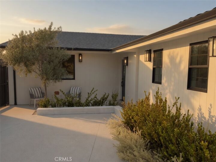 Property Photo:  13817 Valley Vista Blvd  CA 91423 