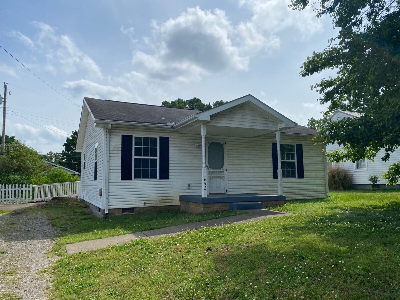 Property Photo:  1652 Vista Ln  TN 37043 