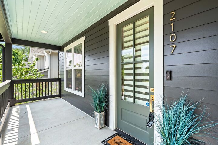Property Photo:  2107 Eastland Ave  TN 37206 