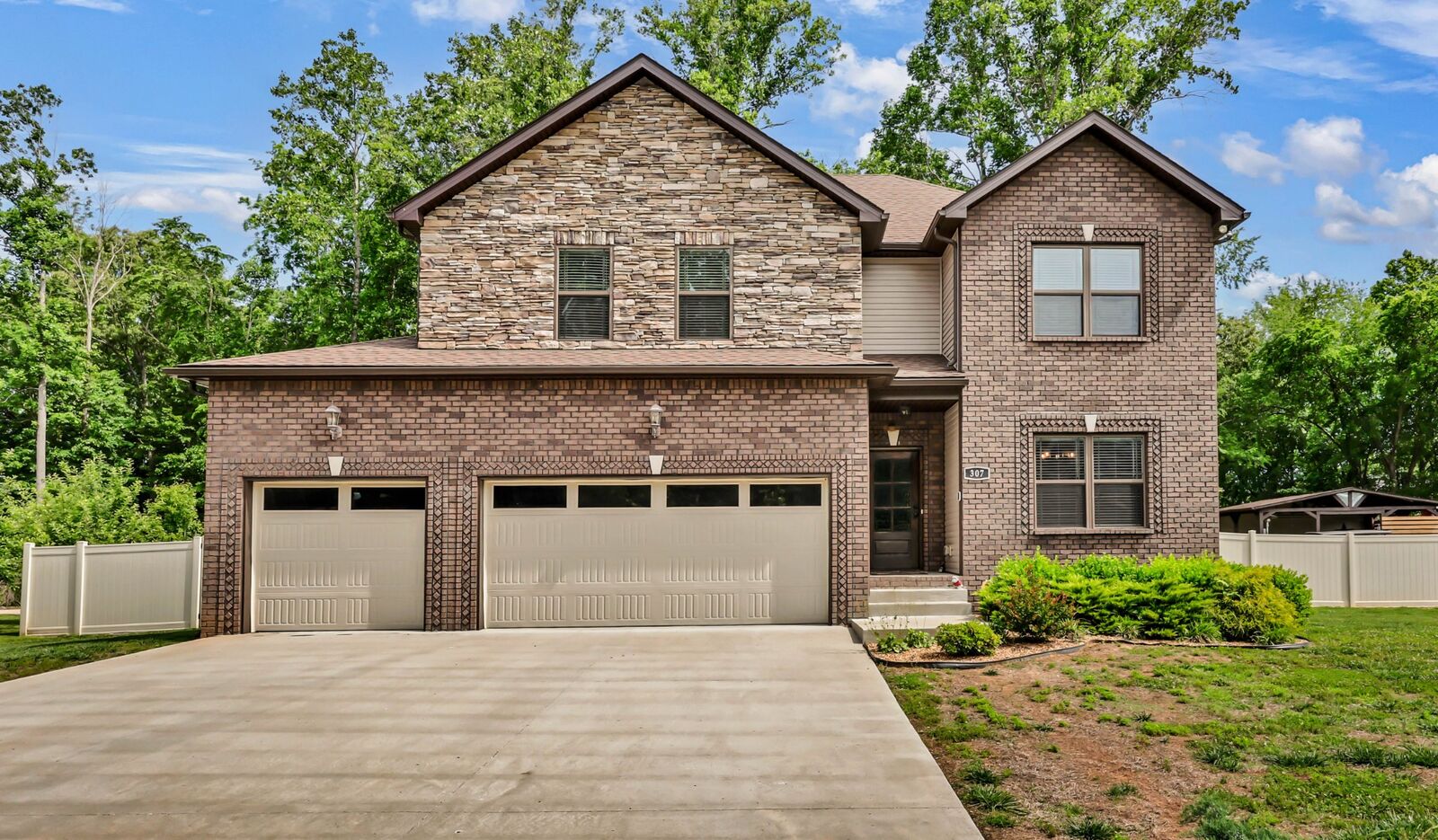 Property Photo:  307 Hemp Ct  TN 37042 