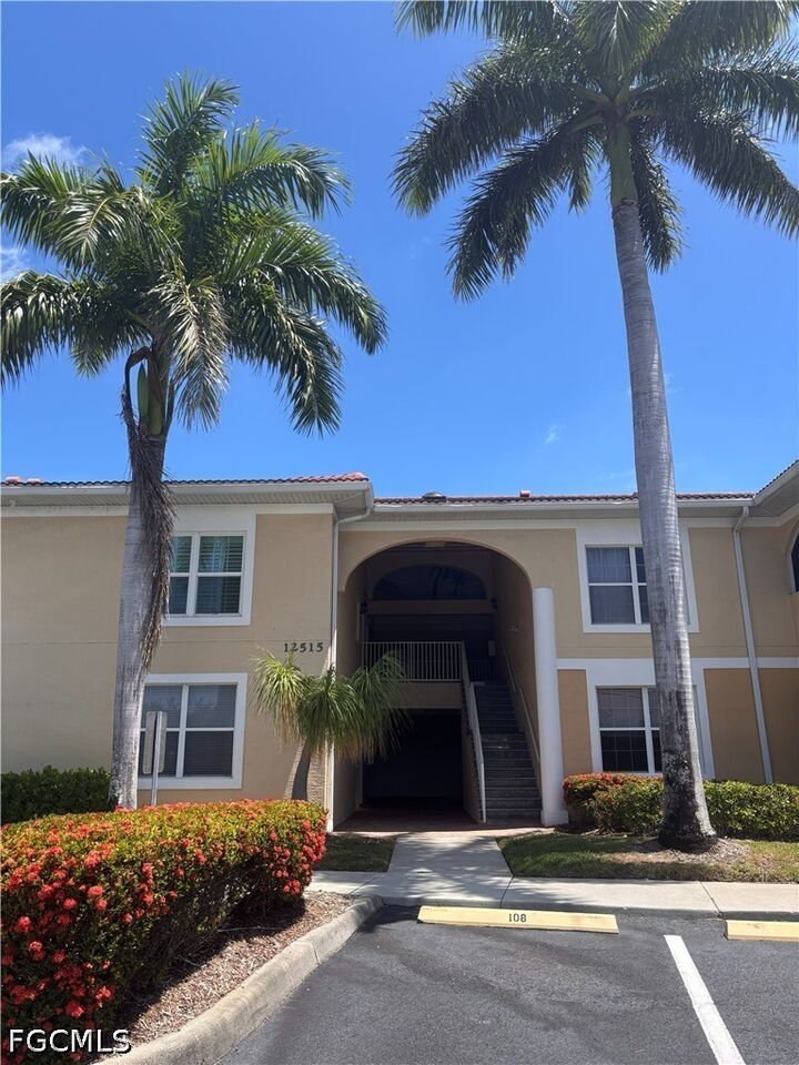 Property Photo:  12515 McGregor Boulevard 104  FL 33919 