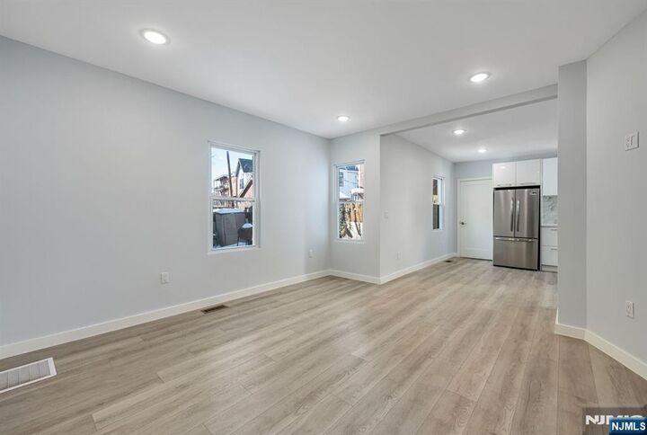 Property Photo:  17 Mission Street 1  NJ 07042 