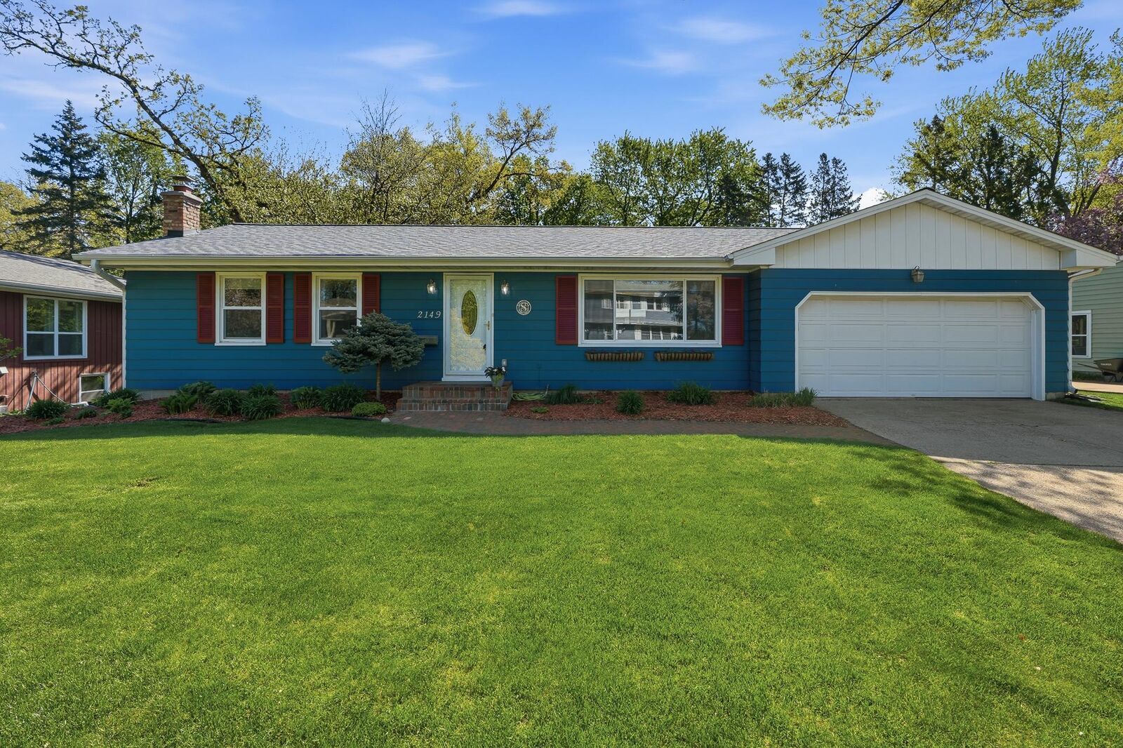 Property Photo:  2149 Lamplight Drive  MN 55125 