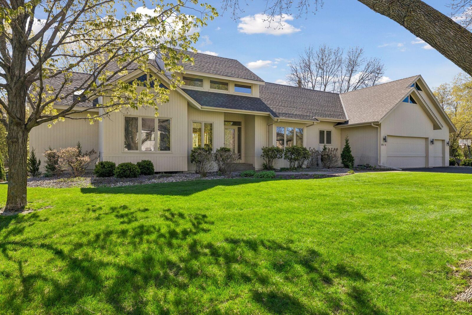 Property Photo:  5915 Sweetwater Circle  MN 55331 