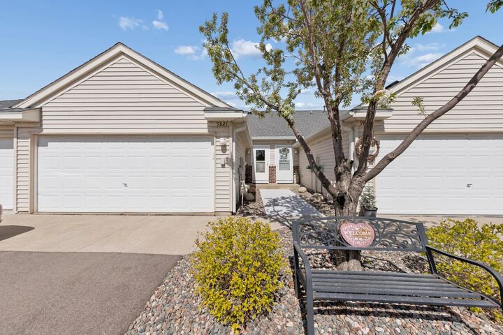 Property Photo:  9821 Zinnia Lane N  MN 55369 