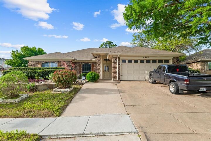 Property Photo:  1514 Sayles Avenue  TX 76018 