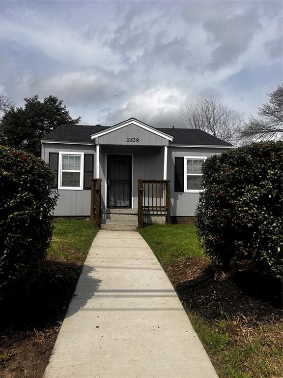 Property Photo:  2839 E Overton Road  TX 75216 