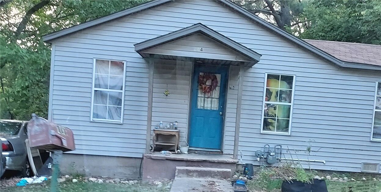 Property Photo:  704 S Ash Street  AR 72601 