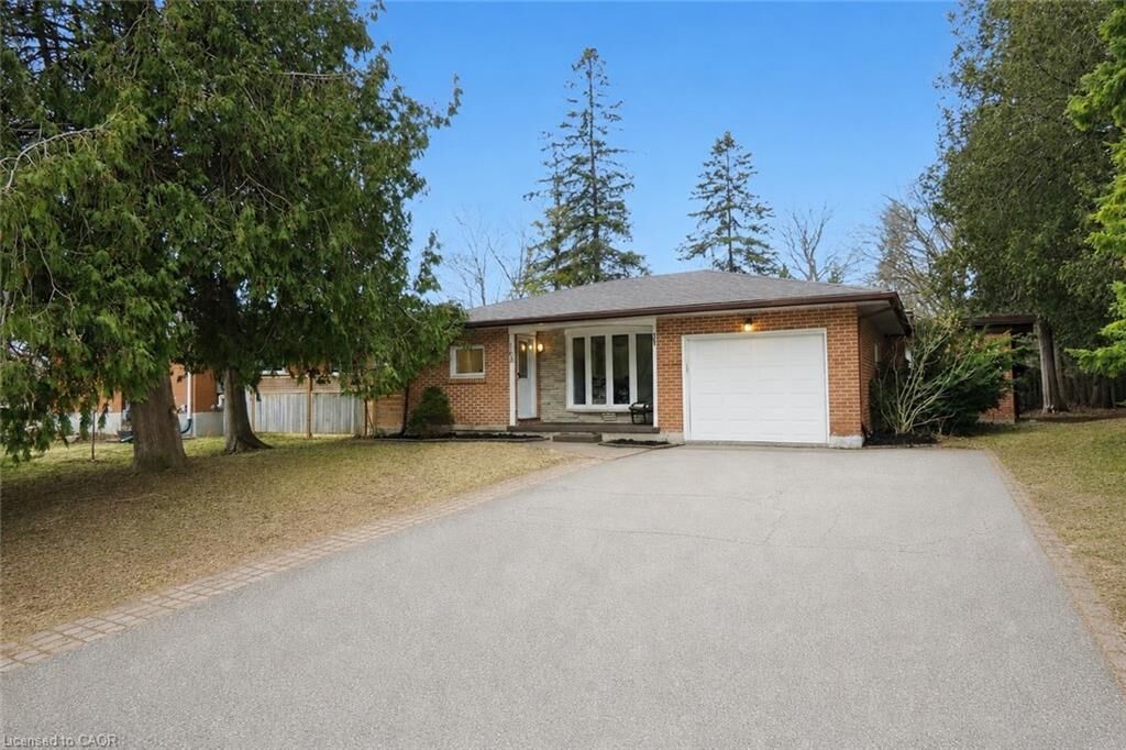 Property Photo:  163 Pinegrove Crescent  ON N2L 4T9 