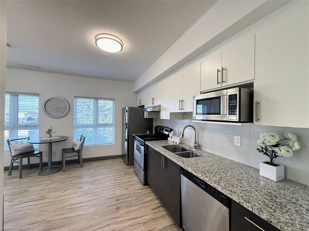 Property Photo:  258B Sunview Street 283  ON N2L 0H7 